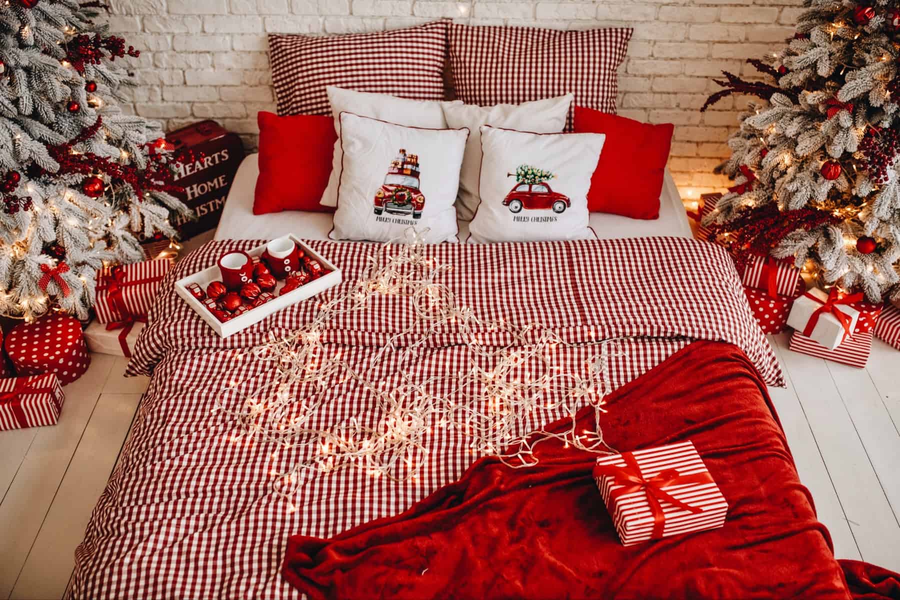 Red Themed Christmas Bedroom 1 